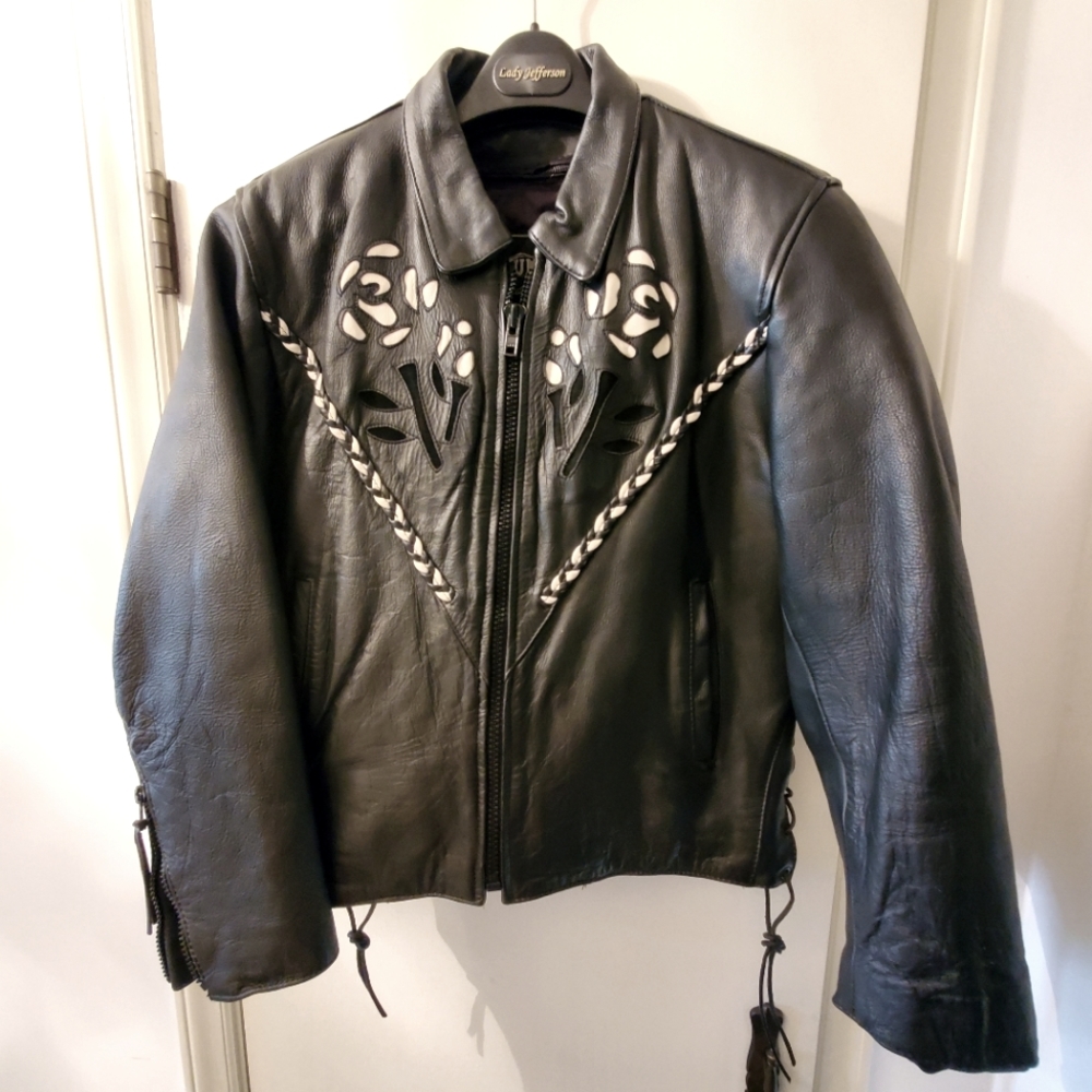 Motorcycle jacket, zip out fully lined, wrist and side adjustments size Large